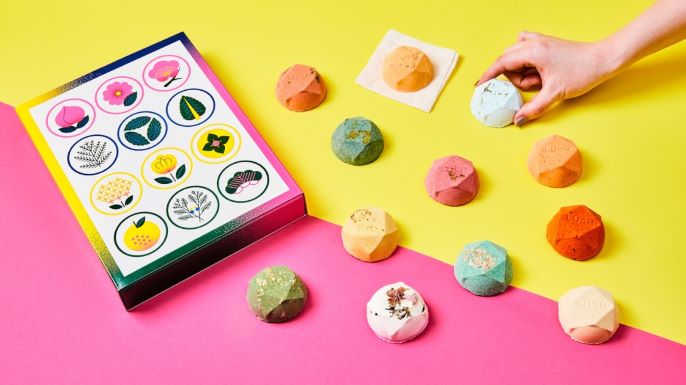 LUSHの日本の四季に由来した原材料を使用した12種のバスボムセット四季