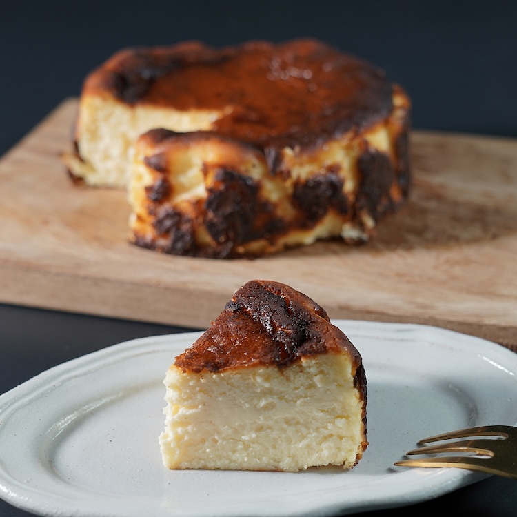 shirokane sweets TOKYOのプレミアム白金バスクチーズケーキを贈る