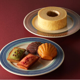 ヌベールのいろとりどりのプチバウムクーヘンを贈る | カジュアル