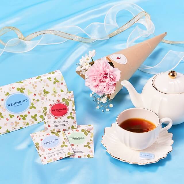 bloomeeギフトのウェッジウッド 紅茶 お花付きギフトを贈る