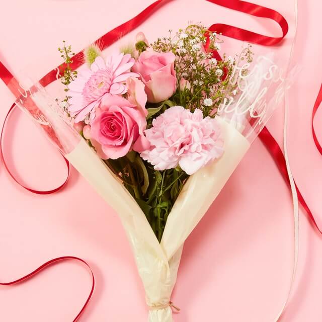 bloomeeギフトのおうちに届く季節のお花（8本ブーケプラン）を贈る