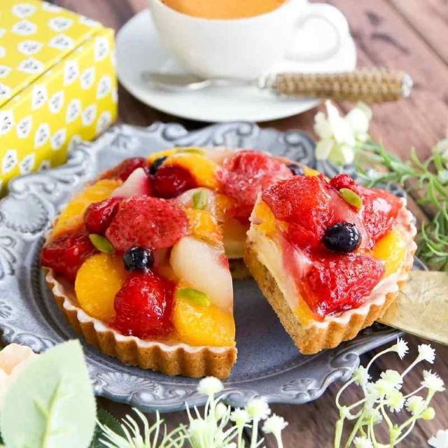 ハット・トリックのà la campagne フルーツタルトケーキ5号（15cm